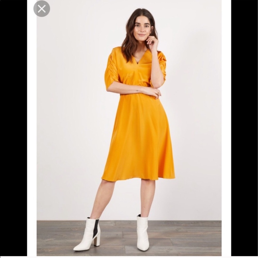 • NEW • Tucker • The Market Midi Dress Orange XS